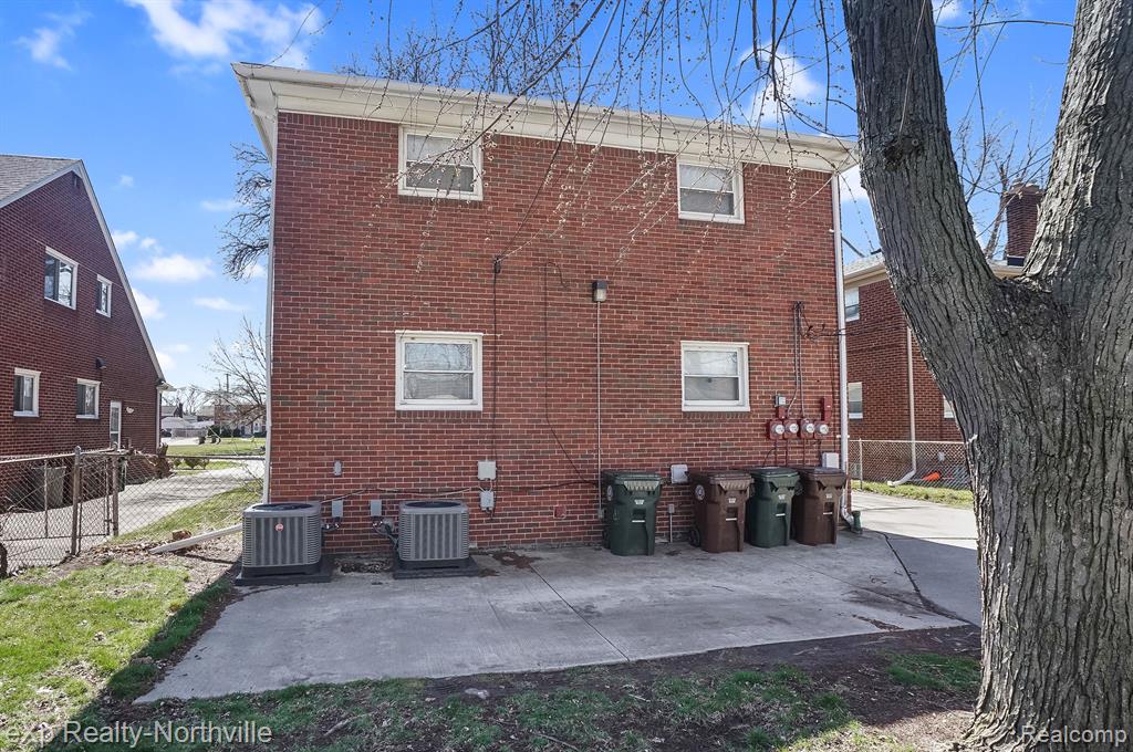 1982-1984 Vernier Road Grosse Pointe, MI 48236 - Photo 4 of 52