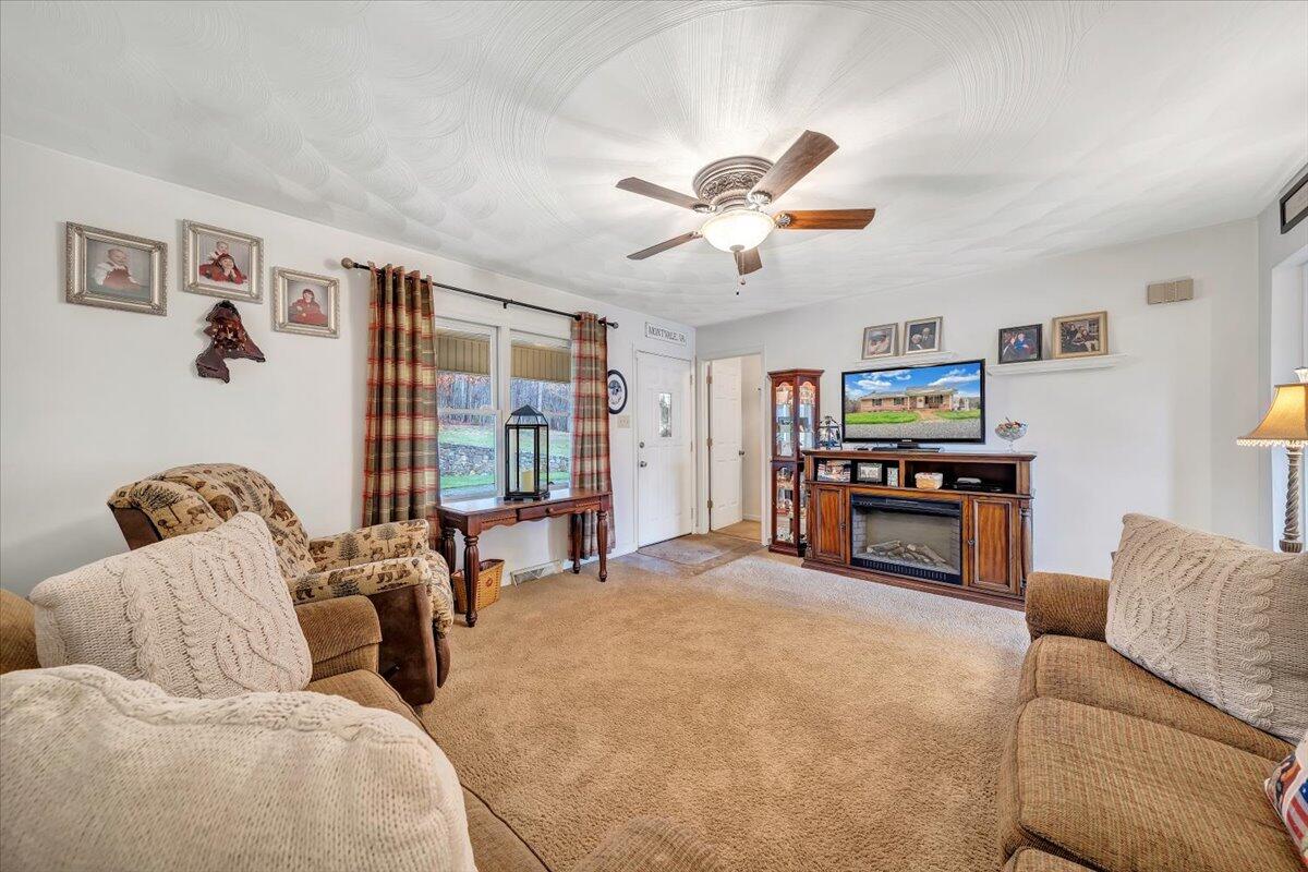 1873 Statler Road Montvale, VA 24122 - Photo 4 of 39 04-MIB01043