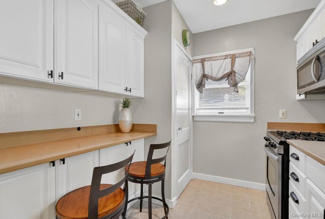 34 Ridge Road Croton-on-Hudson, NY 10520 - Photo 15 of 35 The breakfast bar adds room for chef's prep plus easy meals for the family