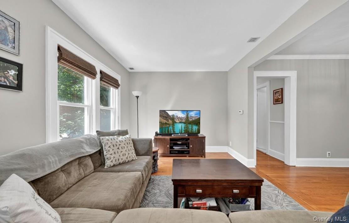 34 Ridge Road Croton-on-Hudson, NY 10520 - Photo 8 of 35 Living area fits a large sectional