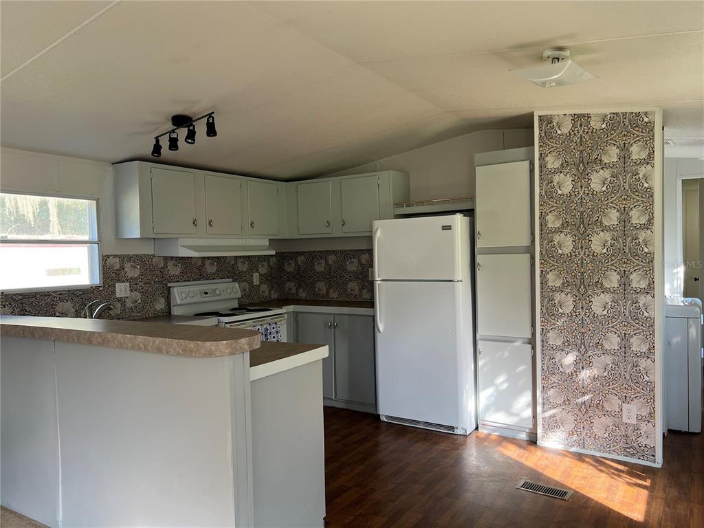 835 Memphis Road Lakeland, FL 33815 - Photo 3 of 11 Gallery Image 3