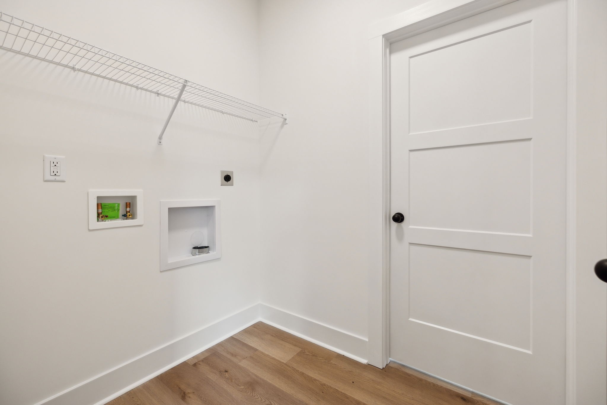 1075 Linder Ridge Road Indian Mound, TN 37079 - Photo 15 of 29 a view of a room with wooden floor