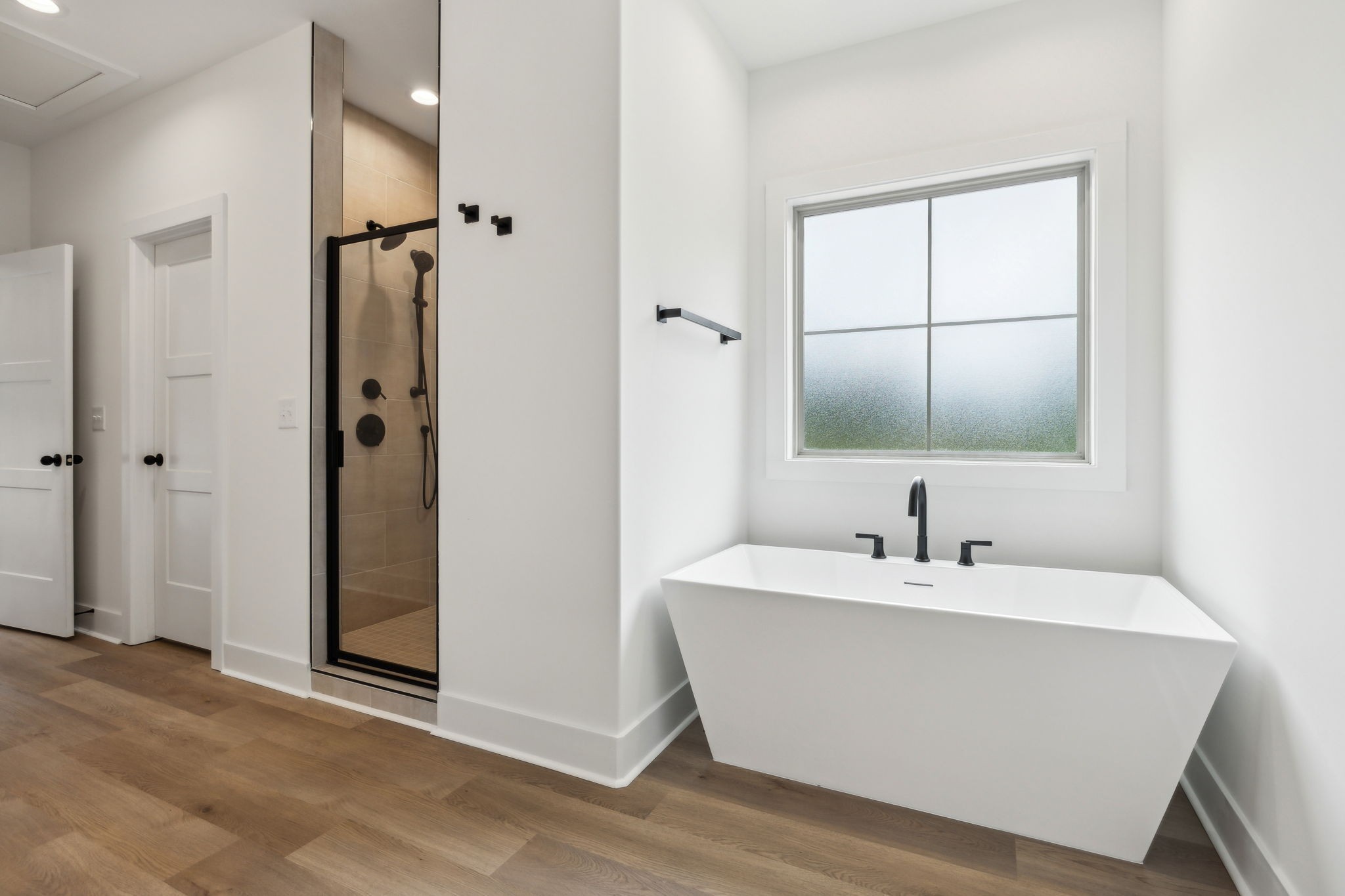 1075 Linder Ridge Road Indian Mound, TN 37079 - Photo 18 of 29 a view of a bathroom with a sink and mirror
