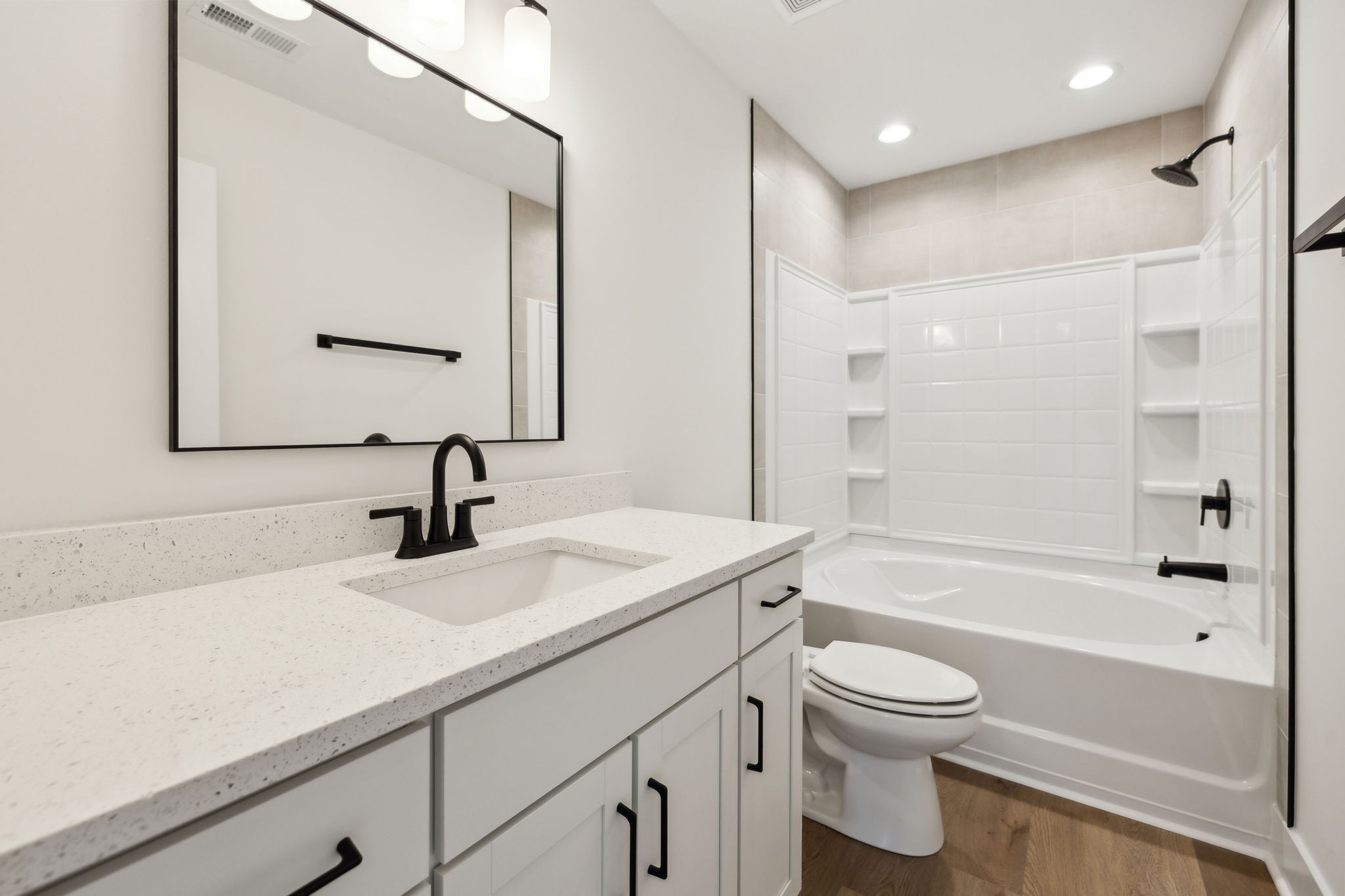 1075 Linder Ridge Road Indian Mound, TN 37079 - Photo 22 of 29 a bathroom with a sink a toilet and a bathtub