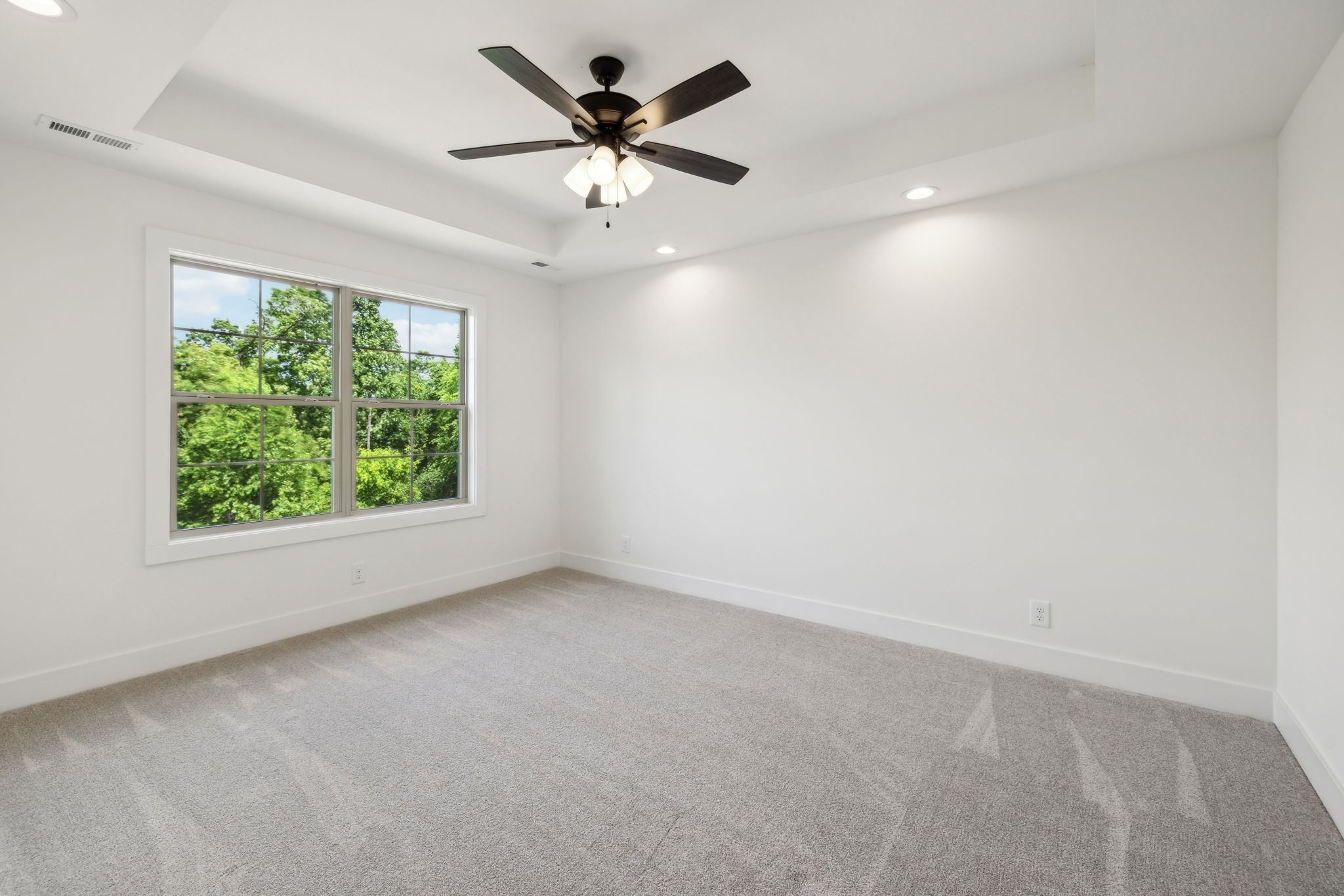 1075 Linder Ridge Road Indian Mound, TN 37079 - Photo 23 of 29 an empty room with a window