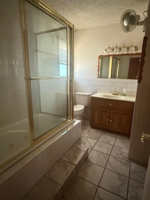 8761 South County Road Frisco, TX 75034 - Photo 13 of 19 a bathroom with a bathtub and a sink
