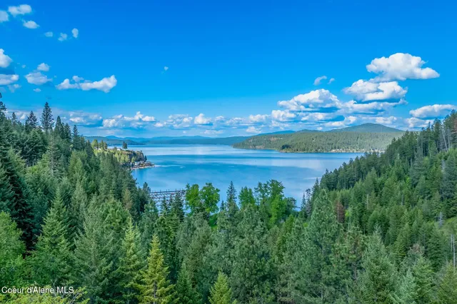 $467,000 | 23160 South Madrona Loop, Unit CAVE BAY, Worley, ID 83876