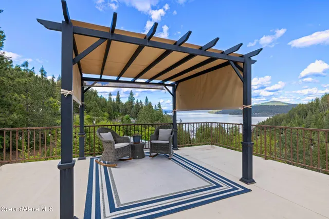 $467,000 | 23160 South Madrona Loop, Unit CAVE BAY, Worley, ID 83876