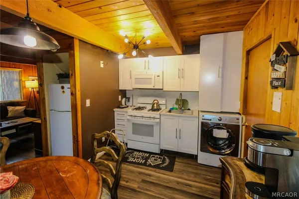 $1,600 | 202 West Sherwood Boulevard, Big Bear City, CA 92314