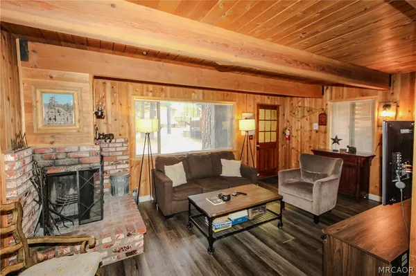 $1,600 | 202 West Sherwood Boulevard, Big Bear City, CA 92314
