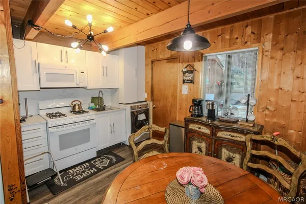 $1,600 | 202 West Sherwood Boulevard, Big Bear City, CA 92314
