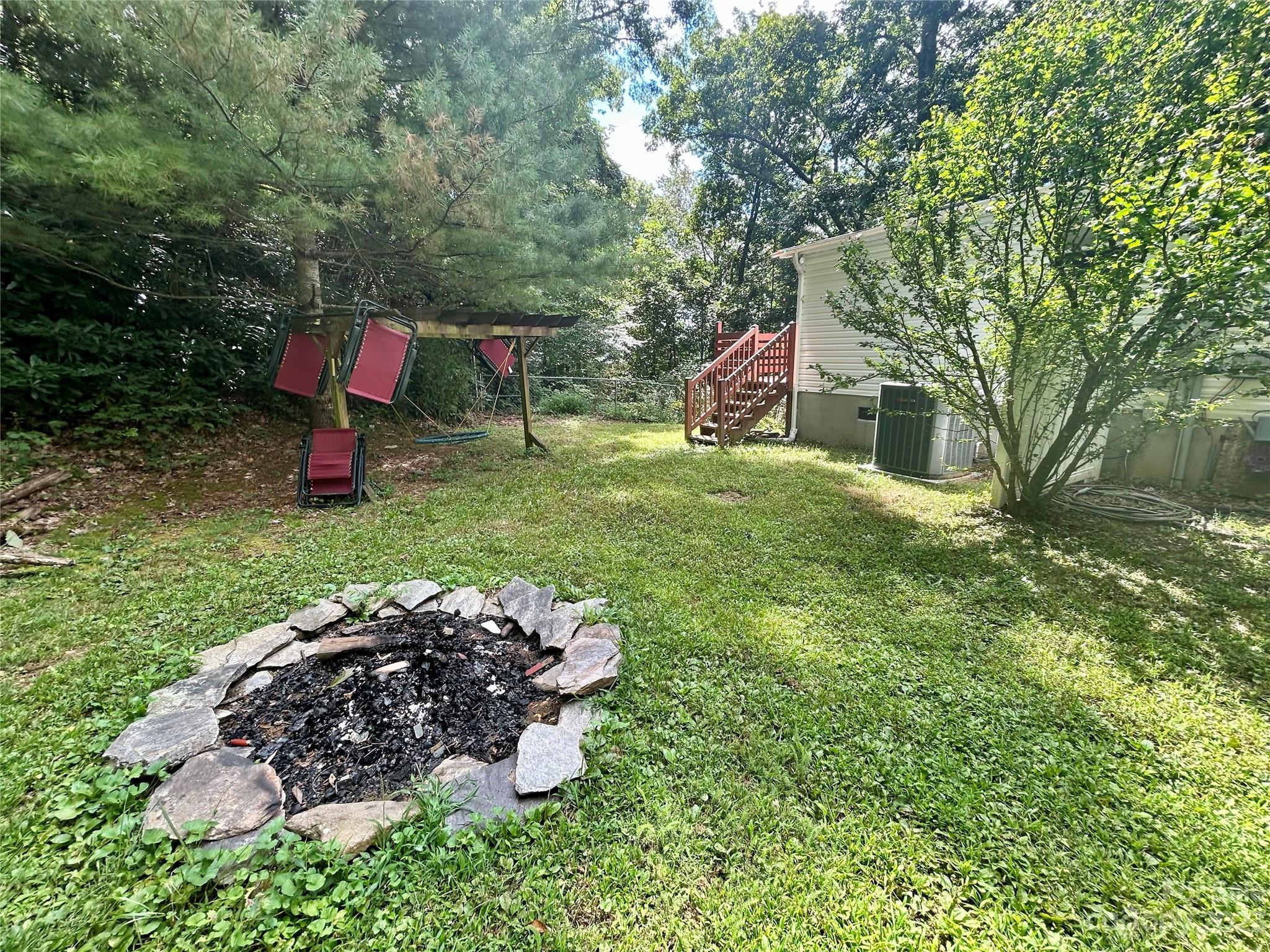 71 Bear Trail Fairview, NC 28730 - Photo 33 of 42 a backyard of a house with table and chairs