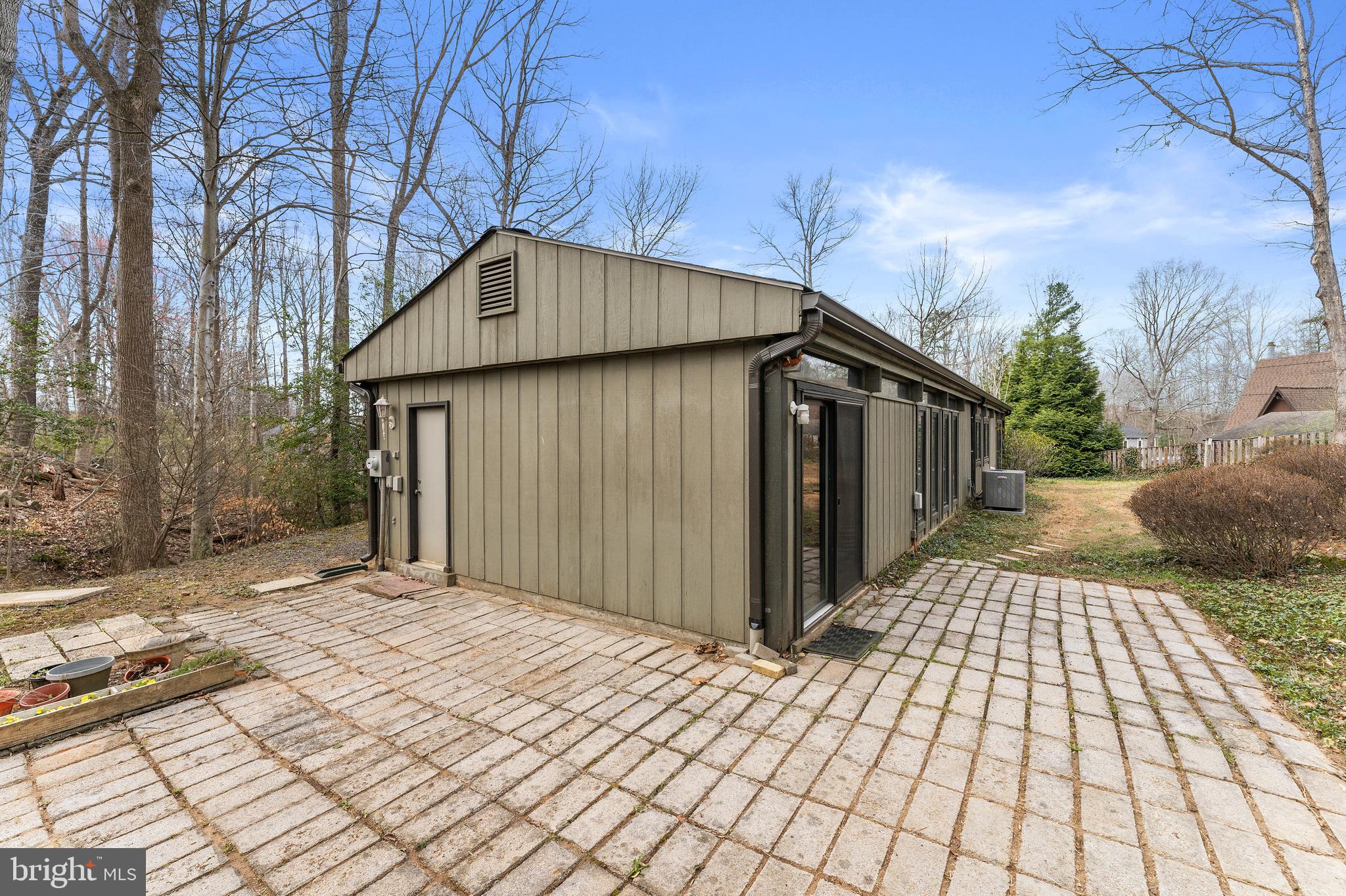 7202 Danny Lane Manassas, VA 20112 - Photo 45 of 54 Side and back patio