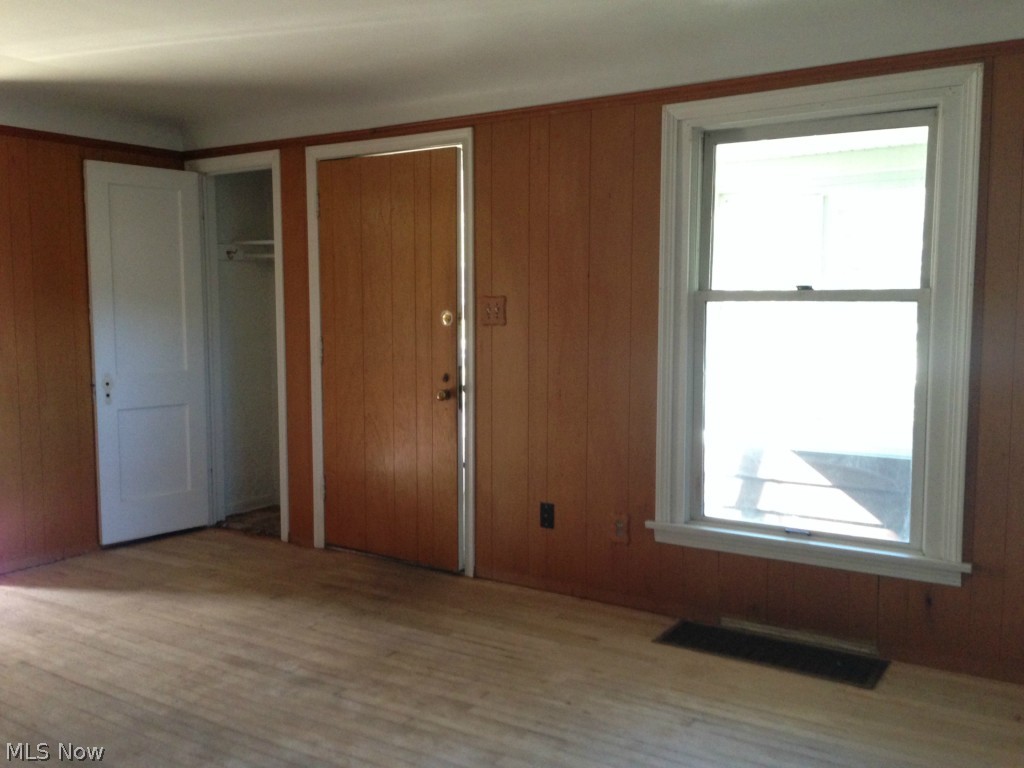 847 Lloyd Road Wickliffe, OH 44092 - Photo 3 of 25 Gallery Image 3