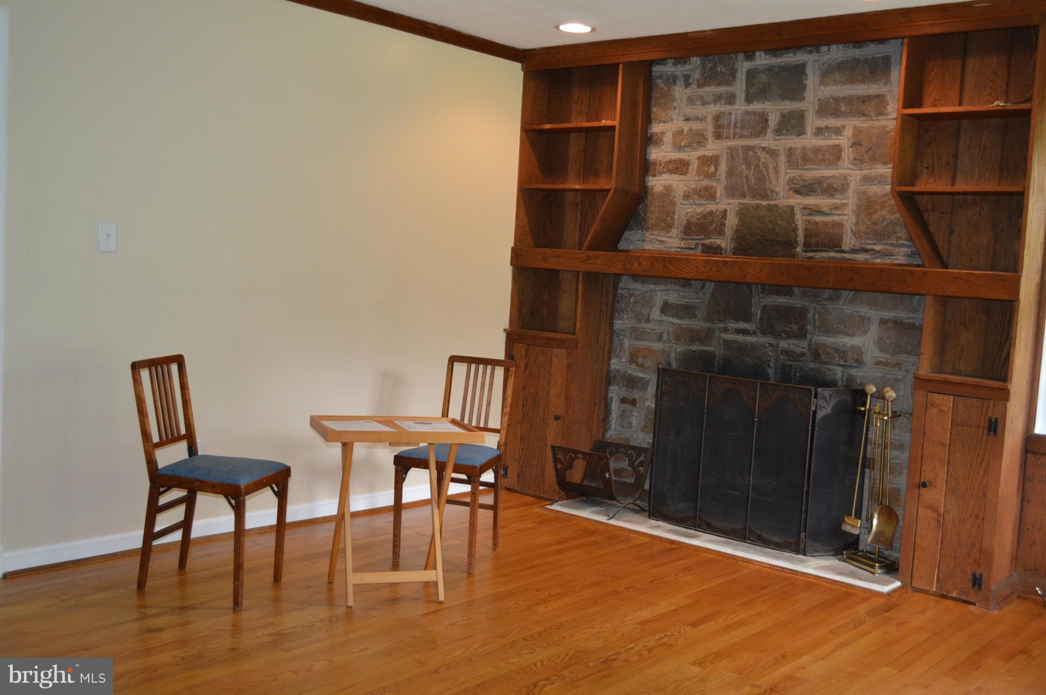 6802 Glenkirk Road Baltimore, MD 21239 - Photo 6 of 29 Living Room