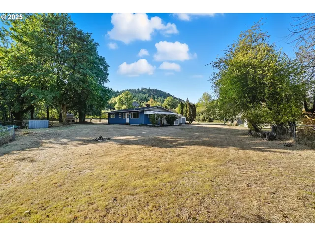 a view of a house with a backyard