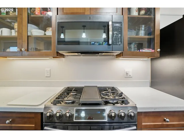 a view of a livingroom and dining room
