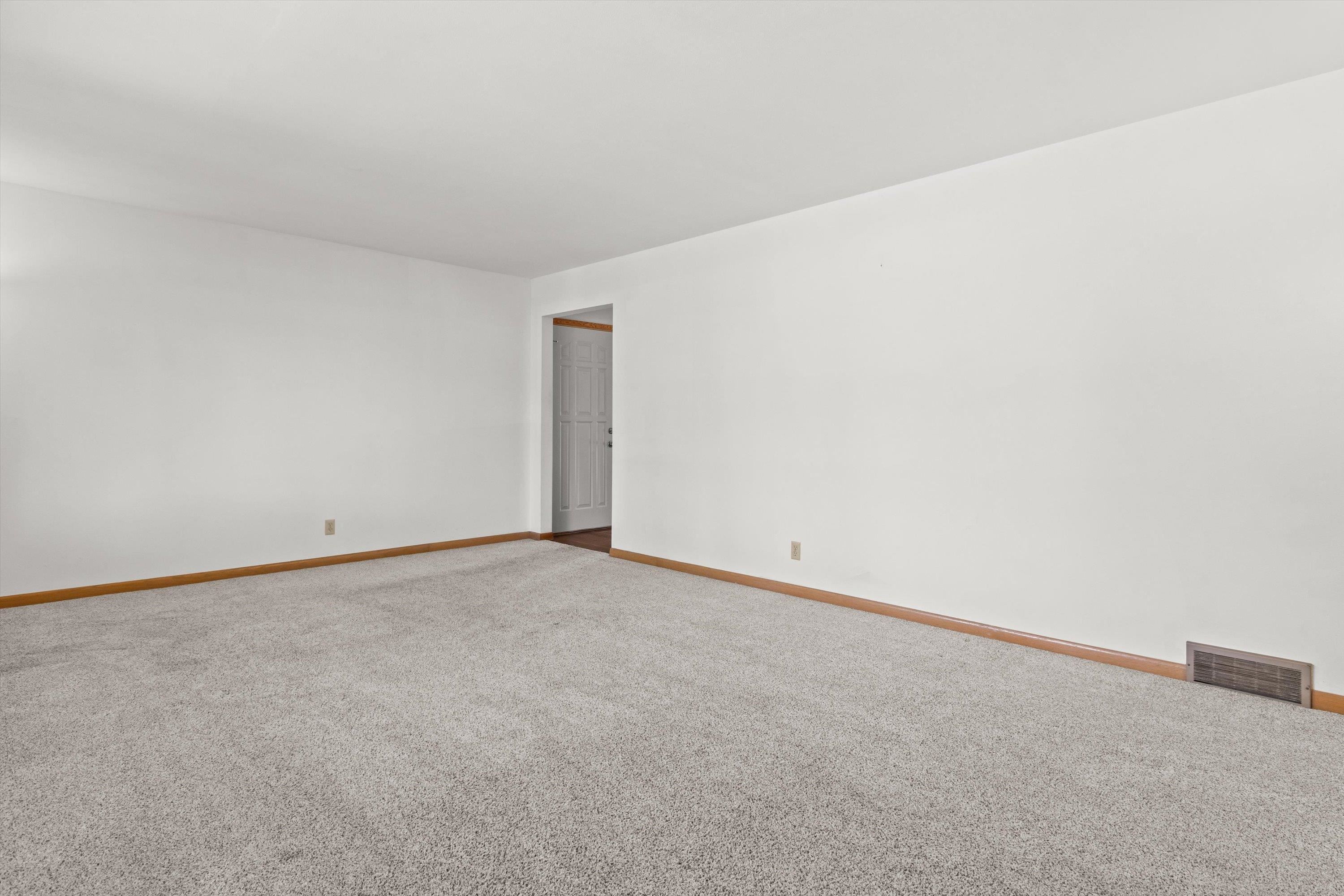 1813 Windom Way Madison, WI 53704 - Photo 7 of 34