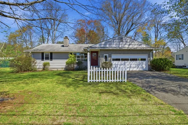 $359,000 | 7 Dragon Circle, Easthampton, MA 01027