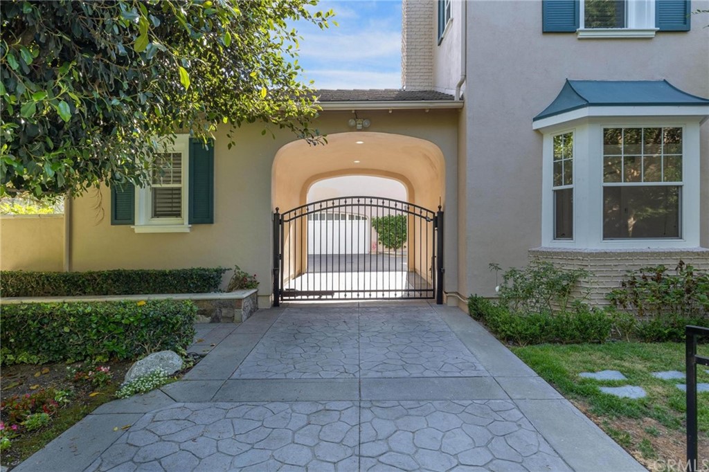 3 Seabluff Newport Beach, CA 92660 - Photo 4 of 75 a front view of a house with a garden