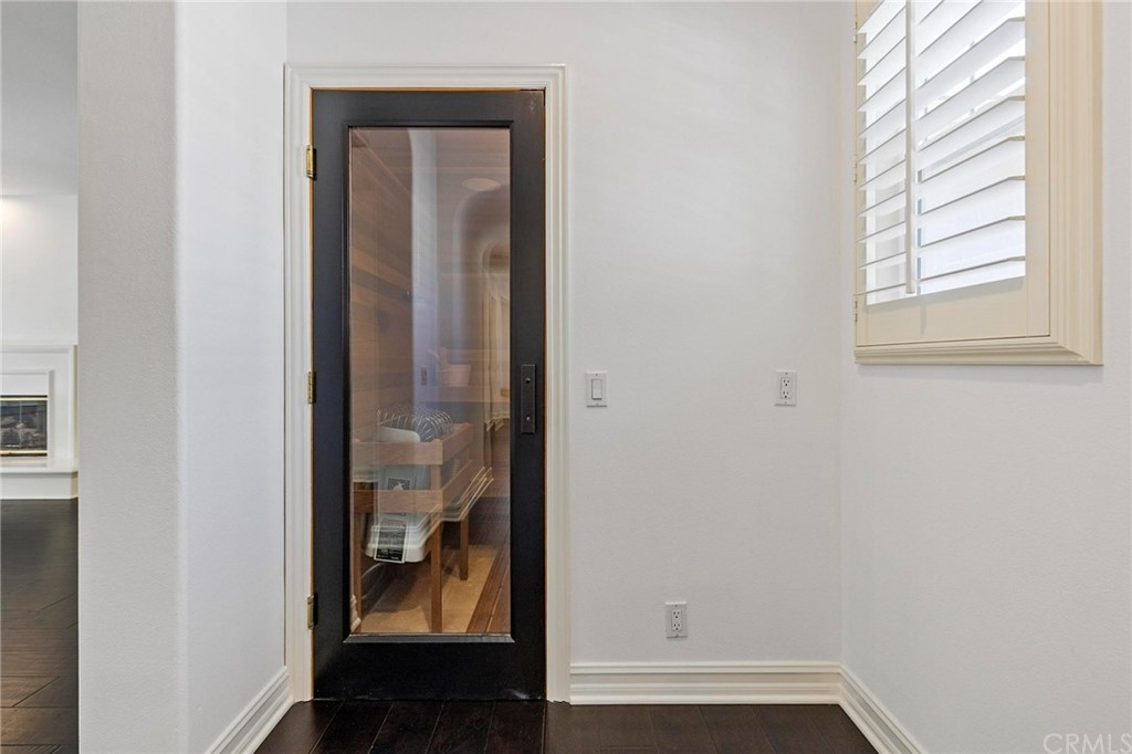 3 Seabluff Newport Beach, CA 92660 - Photo 41 of 75 a view of a bathroom