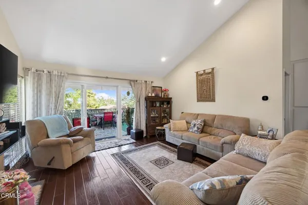 $950,000 | 59 Rosehedge Lane, Oak Park, CA 91377