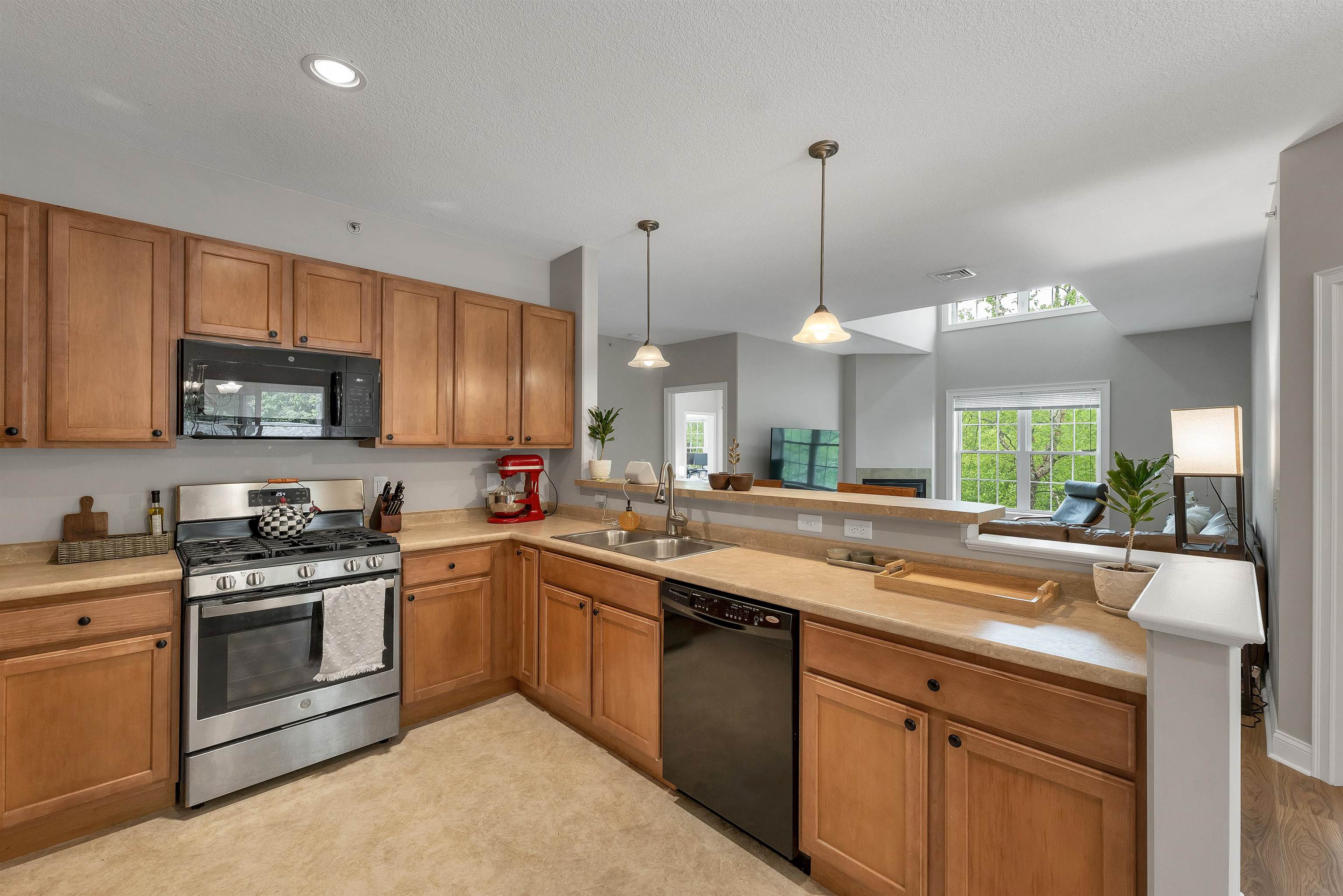 17 Roundabout Way, Unit 5 Manchester, NH 03102 - Photo 16 of 57