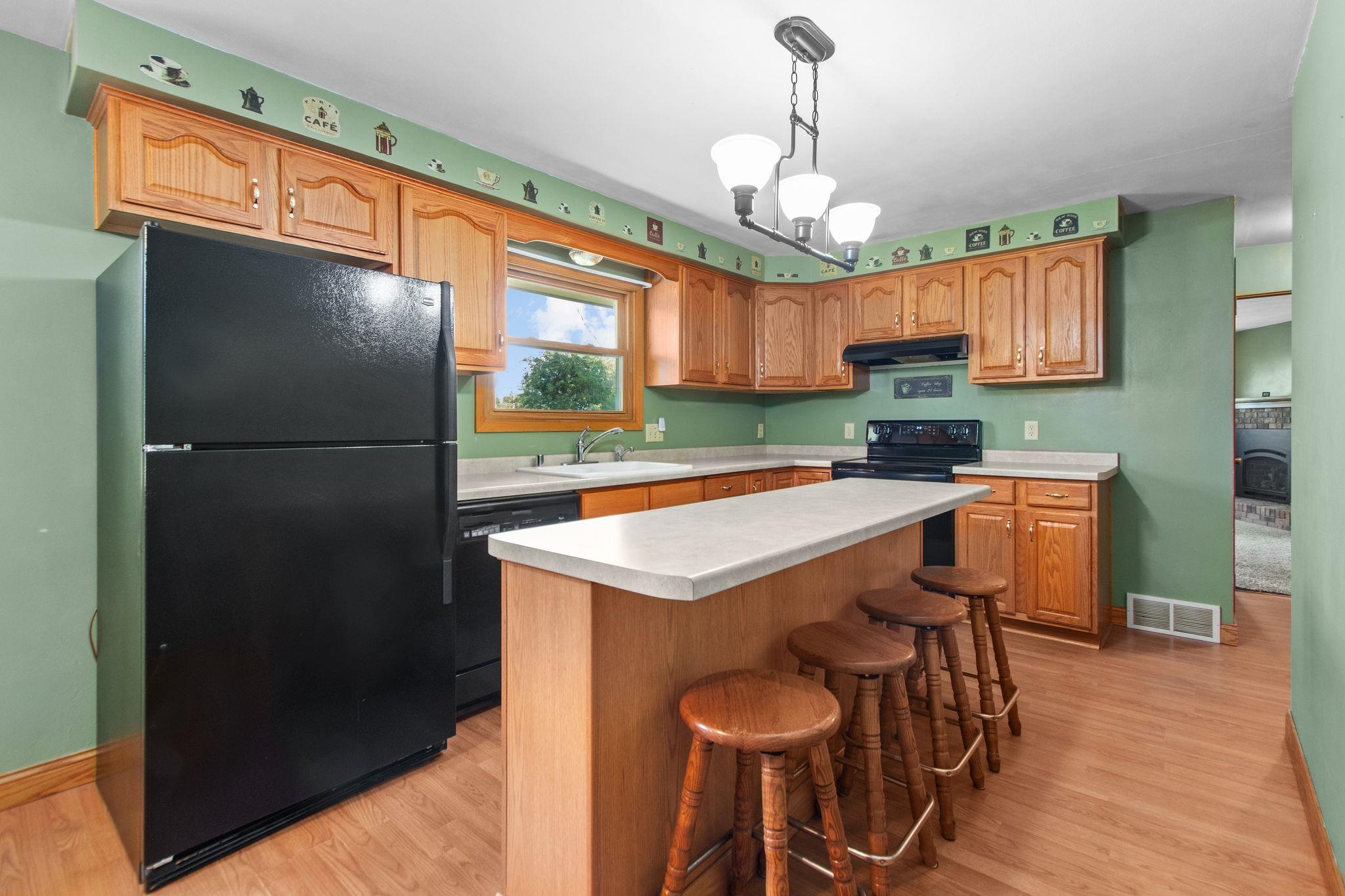 5730 West Sandra Drive Appleton, WI 54913 - Photo 5 of 28