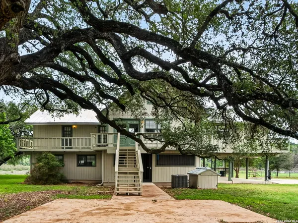 $550,000 | 199 Lakeshore Drive South, Bandera, TX 78003