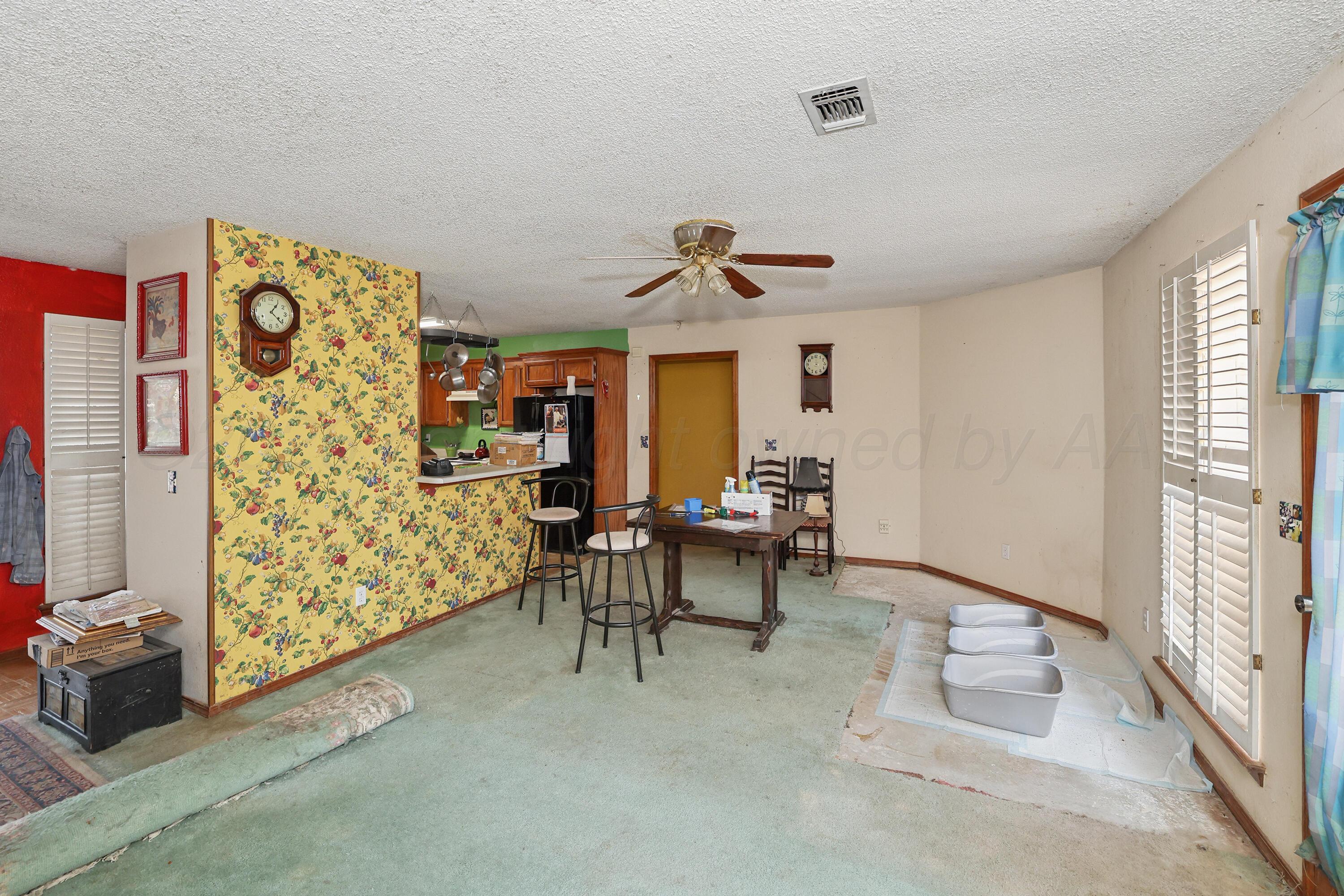 1001 Sterling Drive Amarillo, TX 79110 - Photo 6 of 25 5-Living Area