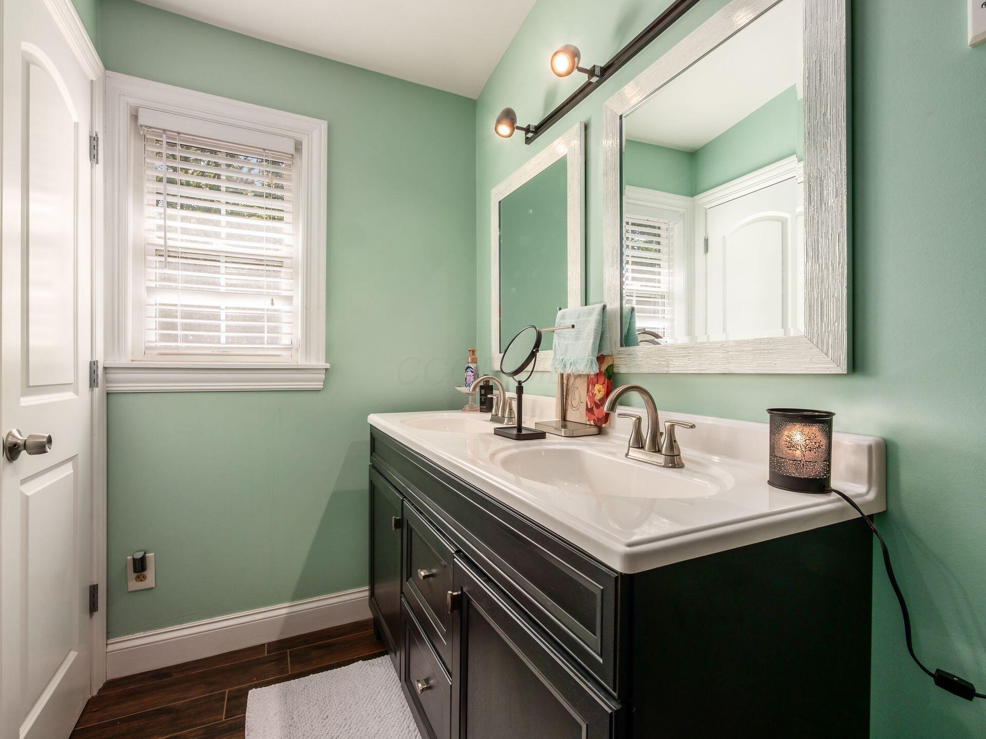 5770 Lambert Road Orient, OH 43146 - Photo 37 of 64 Full Bathroom