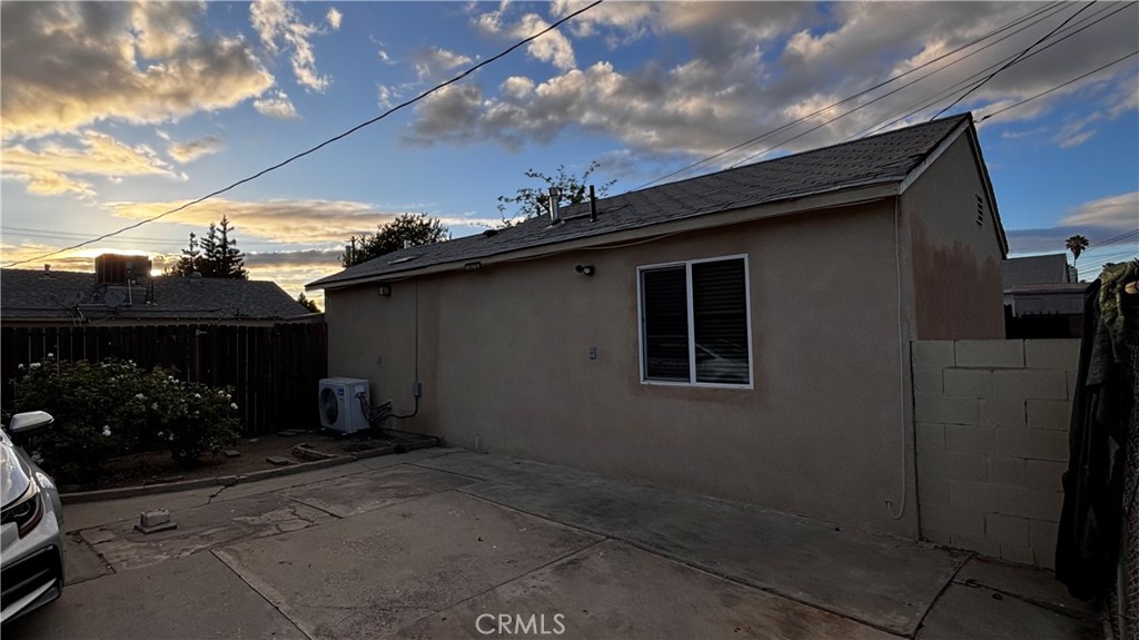 7922 Lindley Avenue Reseda, CA 91335 - Photo 3 of 11 a backyard of a house