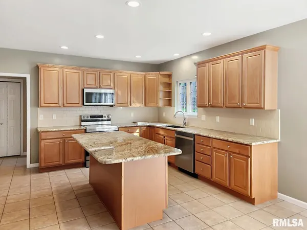 $445,000 | 7014 North Bradford Place, Peoria, IL 61614