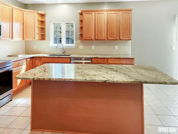$445,000 | 7014 North Bradford Place, Peoria, IL 61614