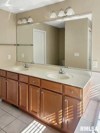 $445,000 | 7014 North Bradford Place, Peoria, IL 61614