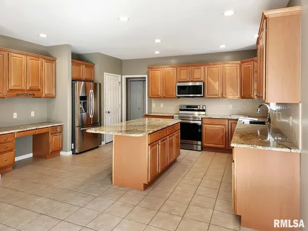 $445,000 | 7014 North Bradford Place, Peoria, IL 61614