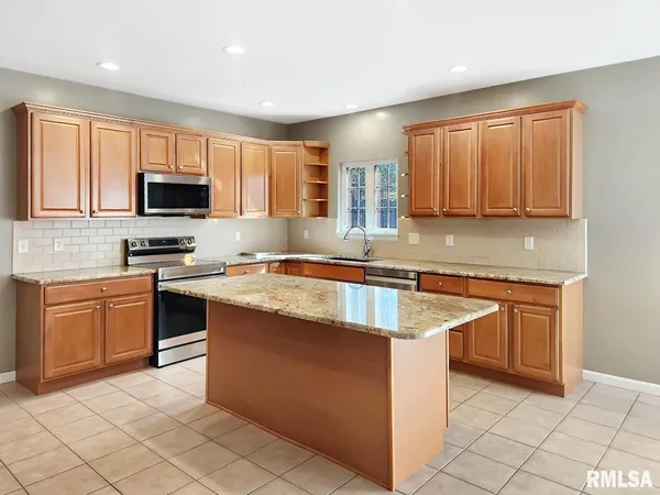 $445,000 | 7014 North Bradford Place, Peoria, IL 61614