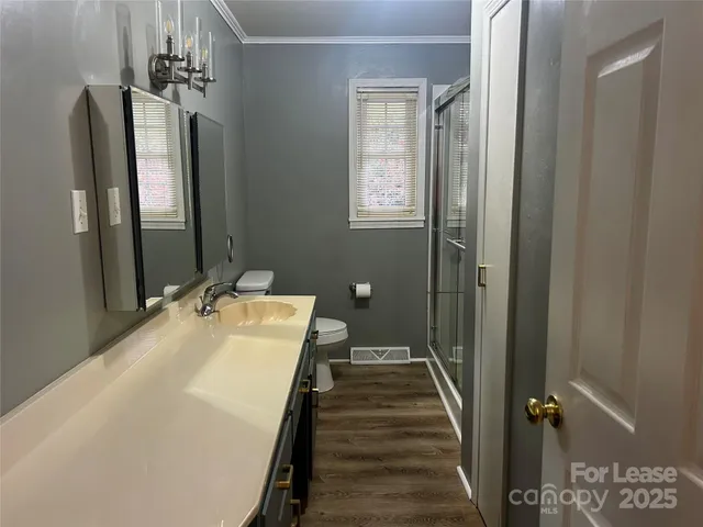 a en suite bathroom with a sink and mirror