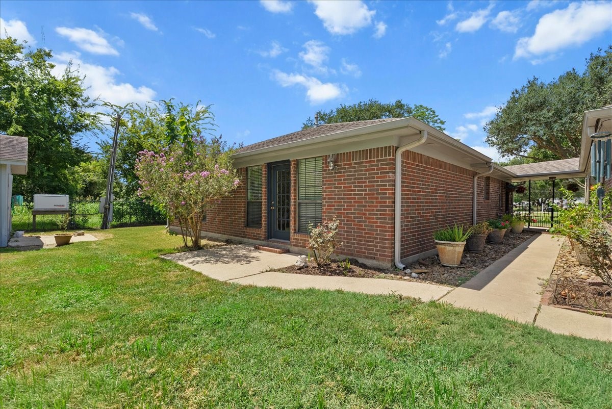 5255 Beaver Road Santa Fe, TX 77517 - Photo 41 of 46 Rear view of guest house