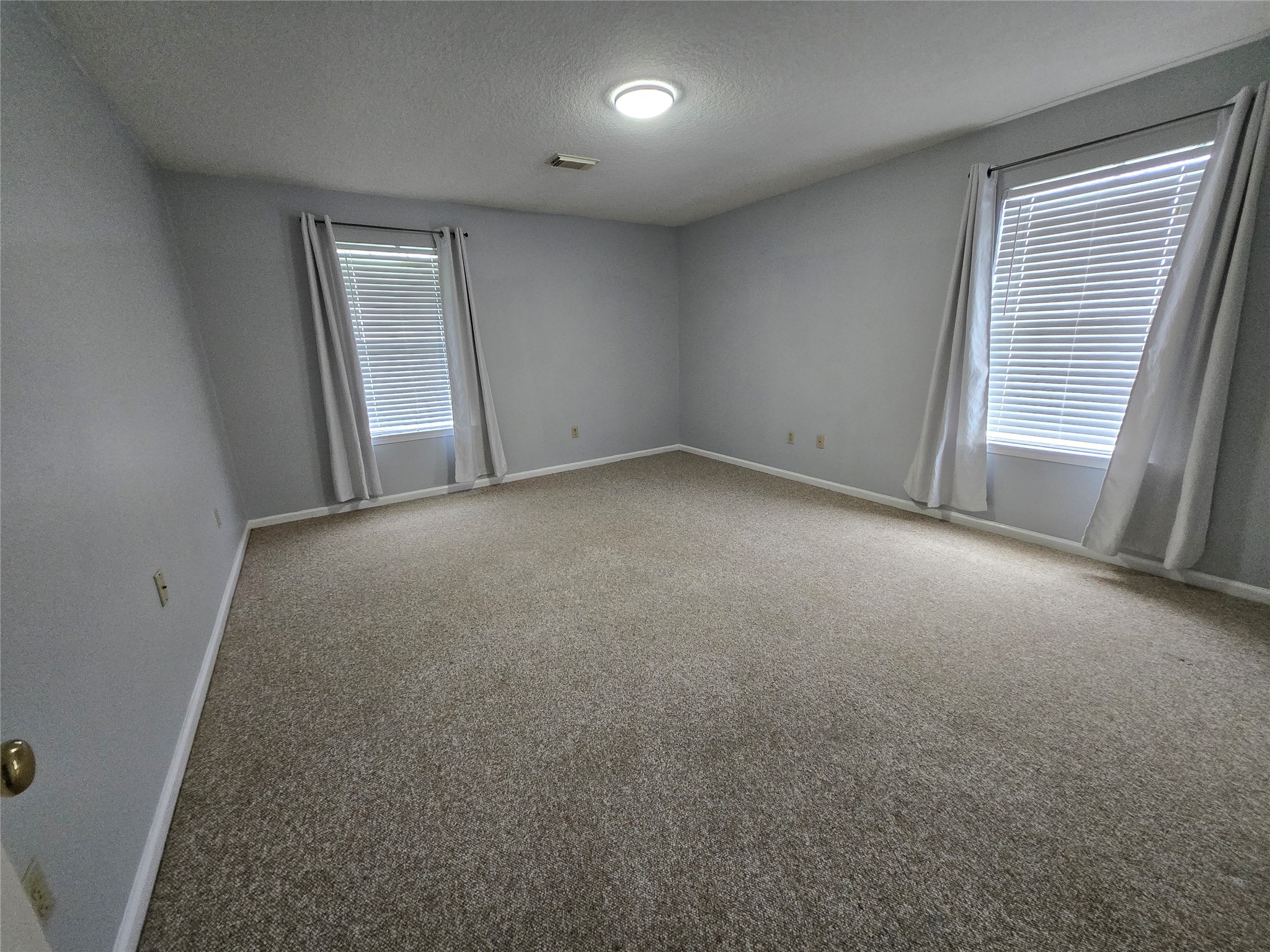 18010 County Road 48 Rosharon, TX 77583 - Photo 11 of 13 an empty room with windows