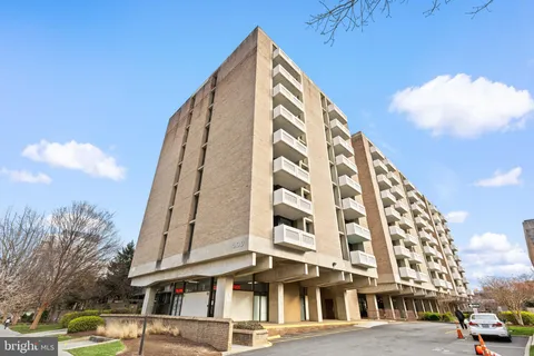 a view of a tall building