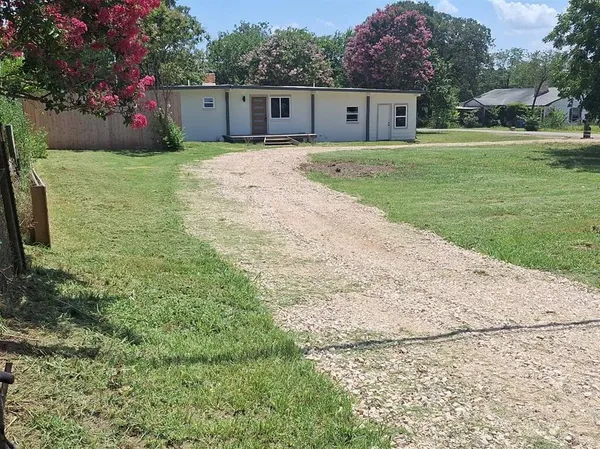 $206,000 | 32 Pueblo Drive, Gordonville, TX 76245