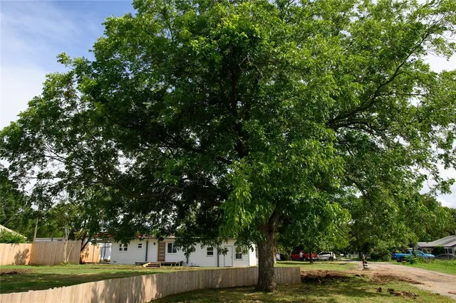 $219,000 | 32 Pueblo Drive, Gordonville, TX 76245