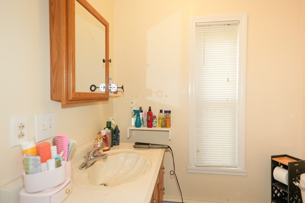 194 Norfolk Street Worcester, MA 01604 - Photo 21 of 31