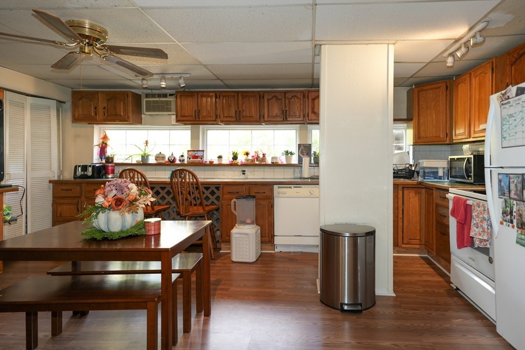 194 Norfolk Street Worcester, MA 01604 - Photo 7 of 31