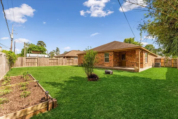 $300,000 | 407 Corydon Drive, Houston, TX 77336