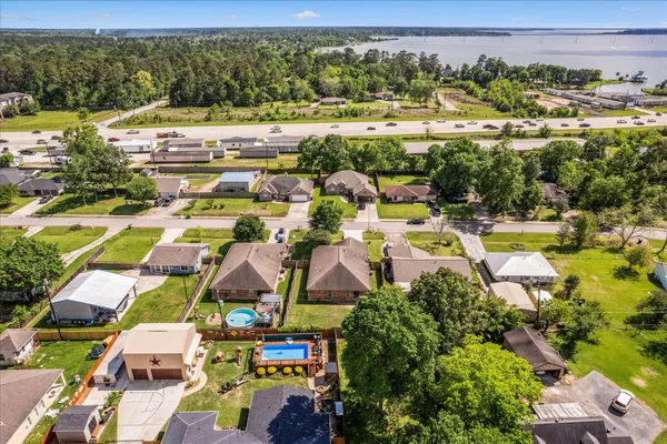 $300,000 | 407 Corydon Drive, Houston, TX 77336