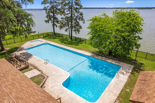 $300,000 | 407 Corydon Drive, Houston, TX 77336