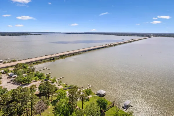 $300,000 | 407 Corydon Drive, Houston, TX 77336