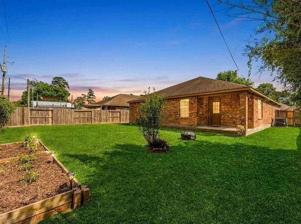 $300,000 | 407 Corydon Drive, Houston, TX 77336